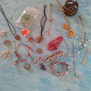 Assorted jewelry lot